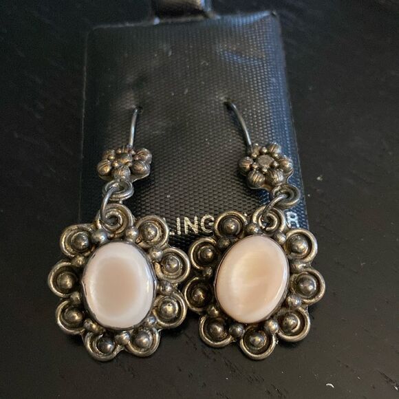 Signed Sterling boho style flower power earrings with Mother of Pearl - Picture 1 of 6